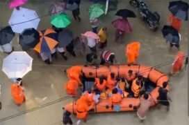 रांची में लगातार हो रही बारिश, कई घरों में घुसा पानी,  रेस्क्यू में जुटी NDRF की टीम