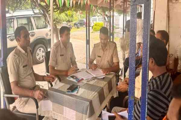 गोड्डा : मॉल, बड़ी दुकानों, अस्पताल में सीसीटीवी जल्द लगाएं- एसडीपीओ II समेत 2 खबरें