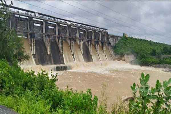 लगातार बारिश से झारखंड के डैम लबालब और नदियां उफान पर