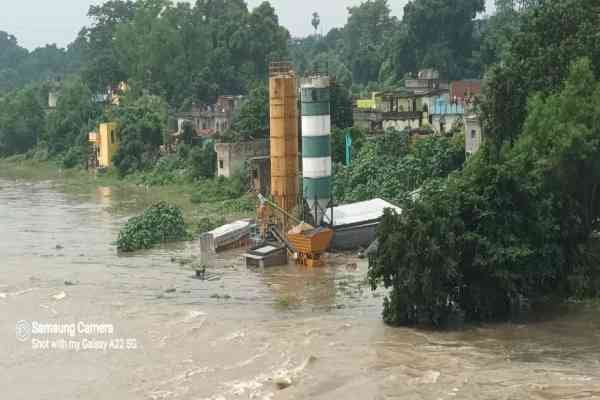 बराकर नदी का बढ़ा जलस्तर  