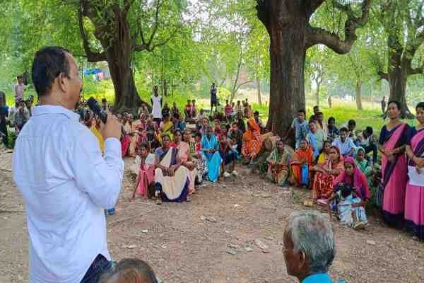 Chaibasa : मंत्री दीपक बिरुवा ने किया ट्रांसफार्मर का उद्घाटन