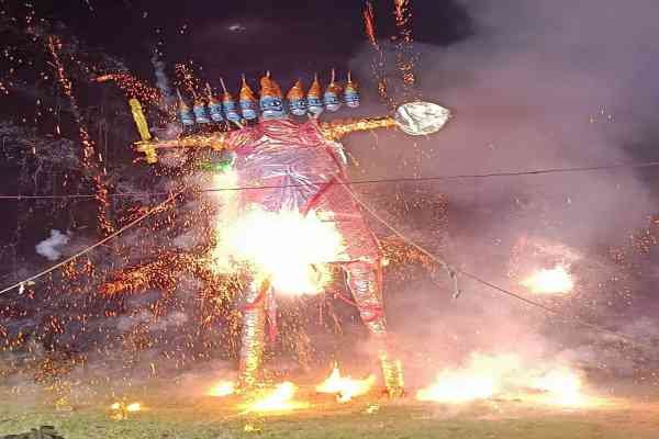 बोकारो : कसमार में धू-धूकर जला रावण