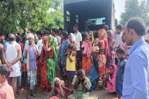 गिरिडीह : बेंगाबाद में अवैध बालू लदे ट्रैक्टर की चपेट में आकर अधेड़ की मौत