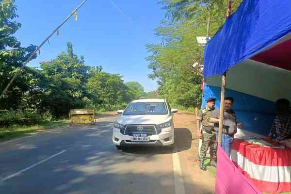 साहिबगंज : सामान्य प्रेक्षक ने बरहेट में चेकपोस्ट का किया निरीक्षण, वाहनों की सघन जांच का निर्देश