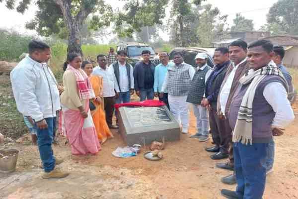 लातेहार: विधायक ने किया तीन सड़क योजनाओं का शिलान्‍यास