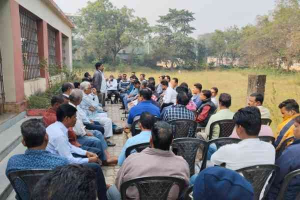 नेताजी सुभाष जयंती समारोह को लेकर बैठक में भाग लेते प्रतिनिधि. 