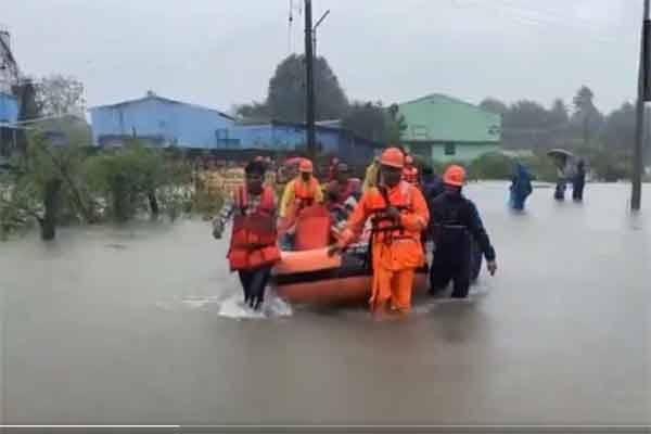 दक्षिण भारत : समुद्र तट से टकराया फेंगल, तमिलनाडु, पुडुचेरी, केरल, कर्नाटक और आंध्र प्रदेश में असर