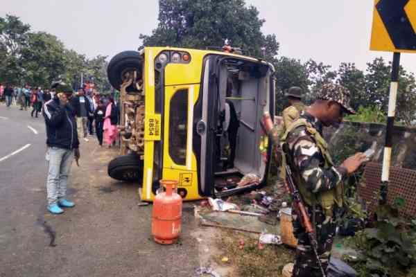 कोडरमा : स्कूली बच्चों को लेकर हुंडरू फॉल जा रही बस दुर्घटनाग्रस्त,  24 से अधिक विद्यार्थी घायल