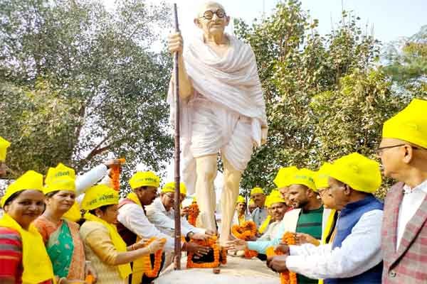 महात्मा गांधी की प्रतिमा के समक्ष वैश्य मोर्चा का शपथ ग्रहण समारोह, 22 दिसंबर को प्रशिक्षण शिविर का आयोजन