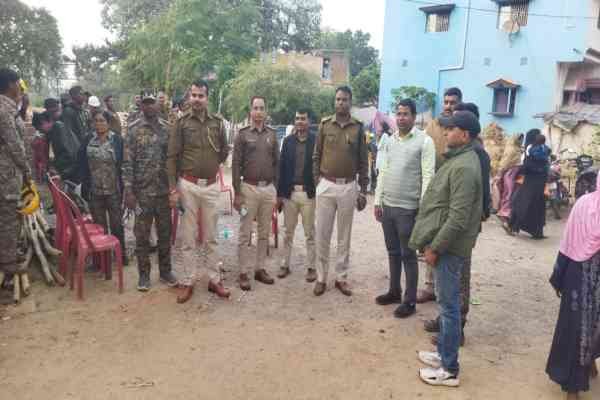 घटनास्थल पर पहुंची पुलिस