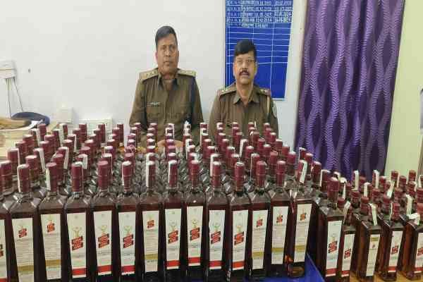 गिरिडीह : तिसरी व लोकाय पुलिस की कार्रवाई, 244 बोतल अवैध शराब लदी बोलेरो जब्त