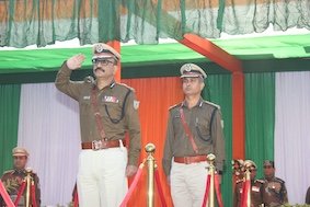 डीजीपी ने पुलिस मुख्यालय में किया झंडोत्तोलन, कहा – अपराध और नक्सल मुक्त राज्य बनाने में योगदान देना करें सुनिश्चित