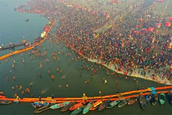 महाकुंभ : विदेश से आये अंतरराष्ट्रीय दल ने संगम में डुबकी लगाई, अभिभूत हुए… बाबा बागेश्वर धाम की कथा 24 से