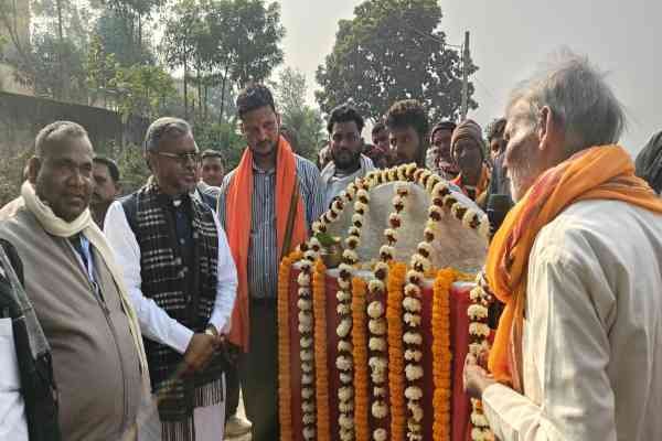 शिलान्यास समारोह में बाबूलाल मरांडी व अन्य