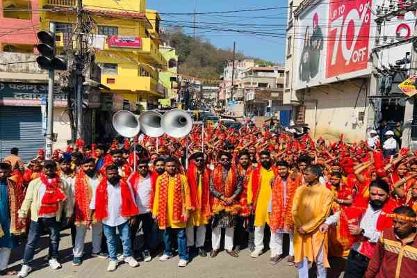 रांची: सिद्धि विनायक गणेश मंदिर से निकली भव्य कलश शोभायात्रा