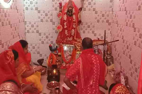 जमशेदपुर : जादूगोड़ा मुक्ति धाम काली मंदिर में चैत्र अमावस्या पर हुई विशेष पूजा